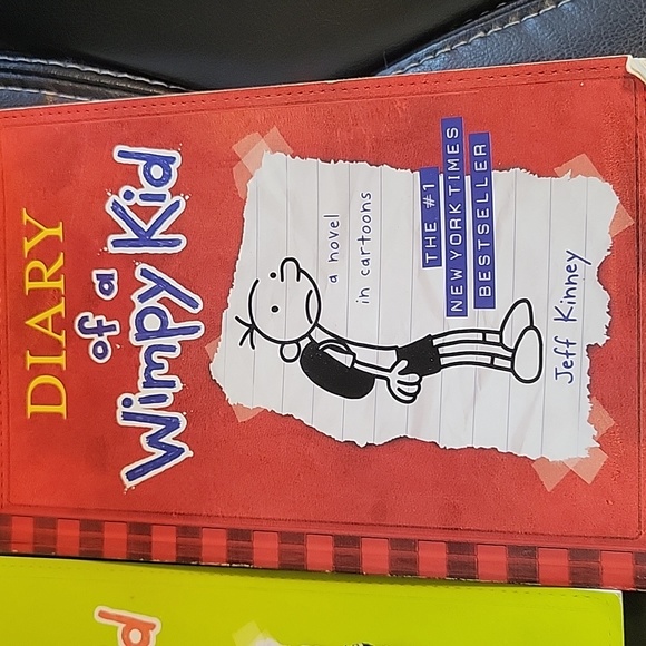 Set of 2 Diary of a Wimpy Kid books - Picture 2 of 8